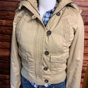 Aeropostal coat with warm hoodie Ladies Medium ⛄️ it’s getting cold